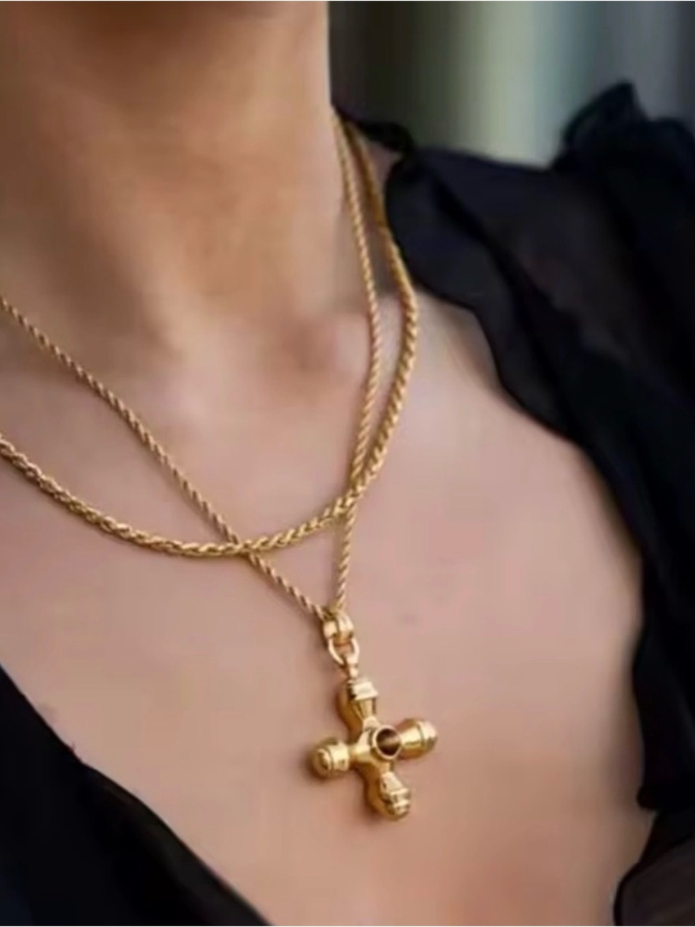 18K Gold Elegant Gold Cross Pendant Necklace